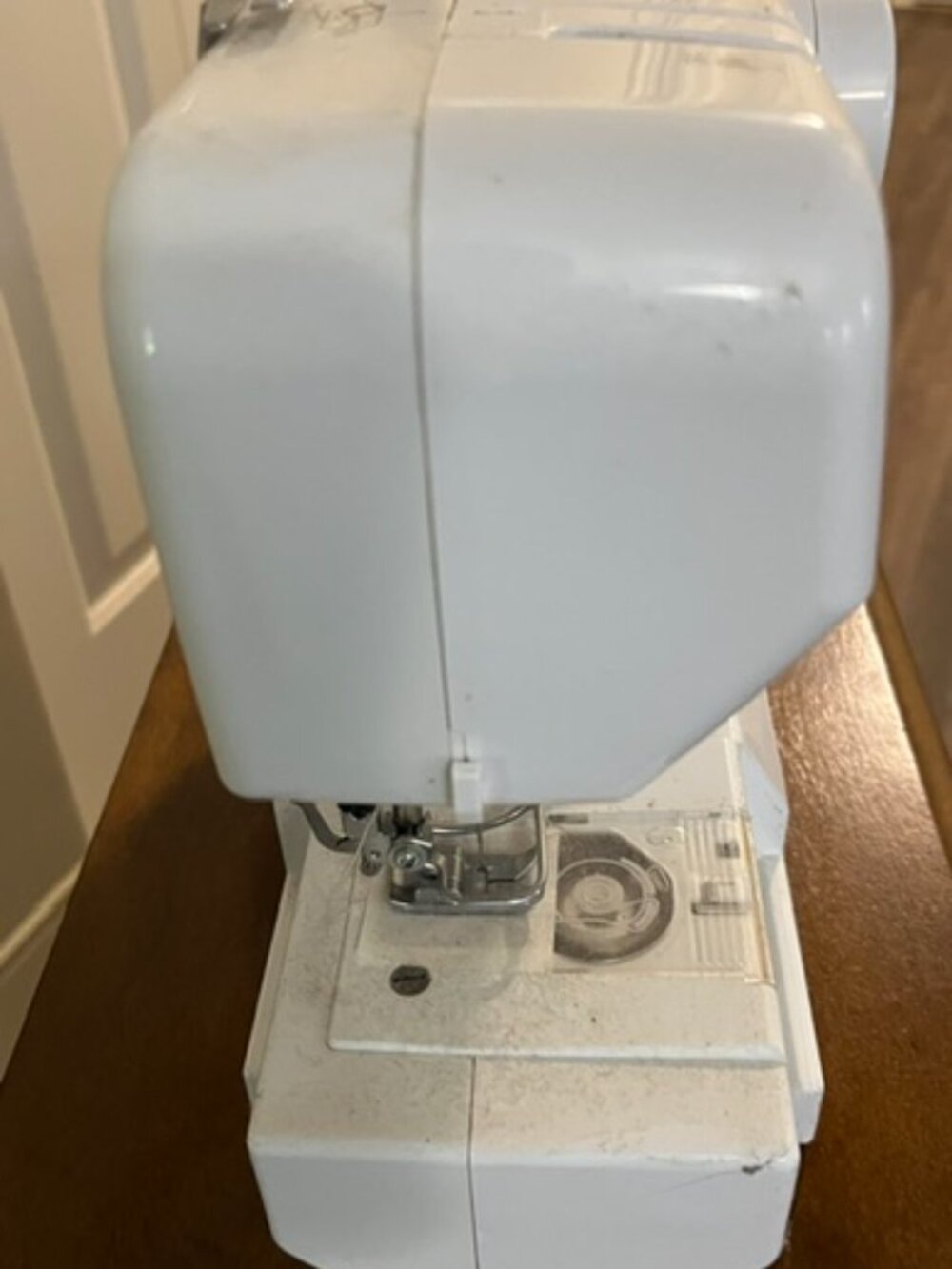Singer M1000 Sewing & Mending Machine (no POWER cord) - Picture 3 of 6